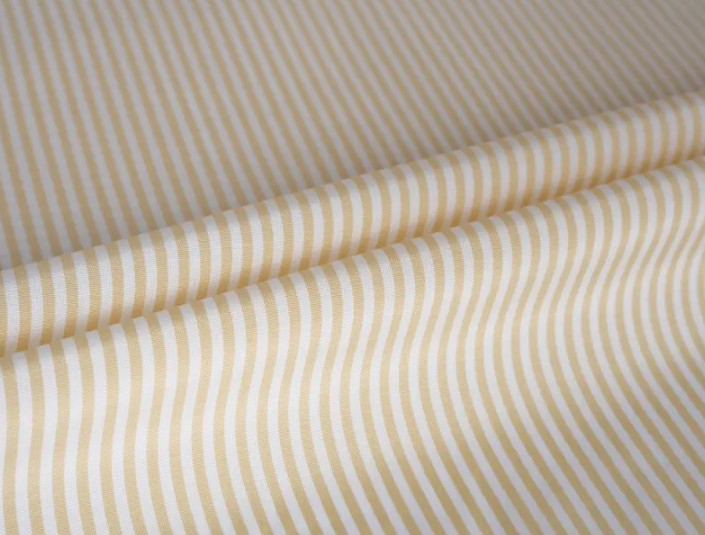 Üst düzey elbise tasarımında dayanıklı ve güzel iplik boyalı kılıf astar kumaş uygulaması